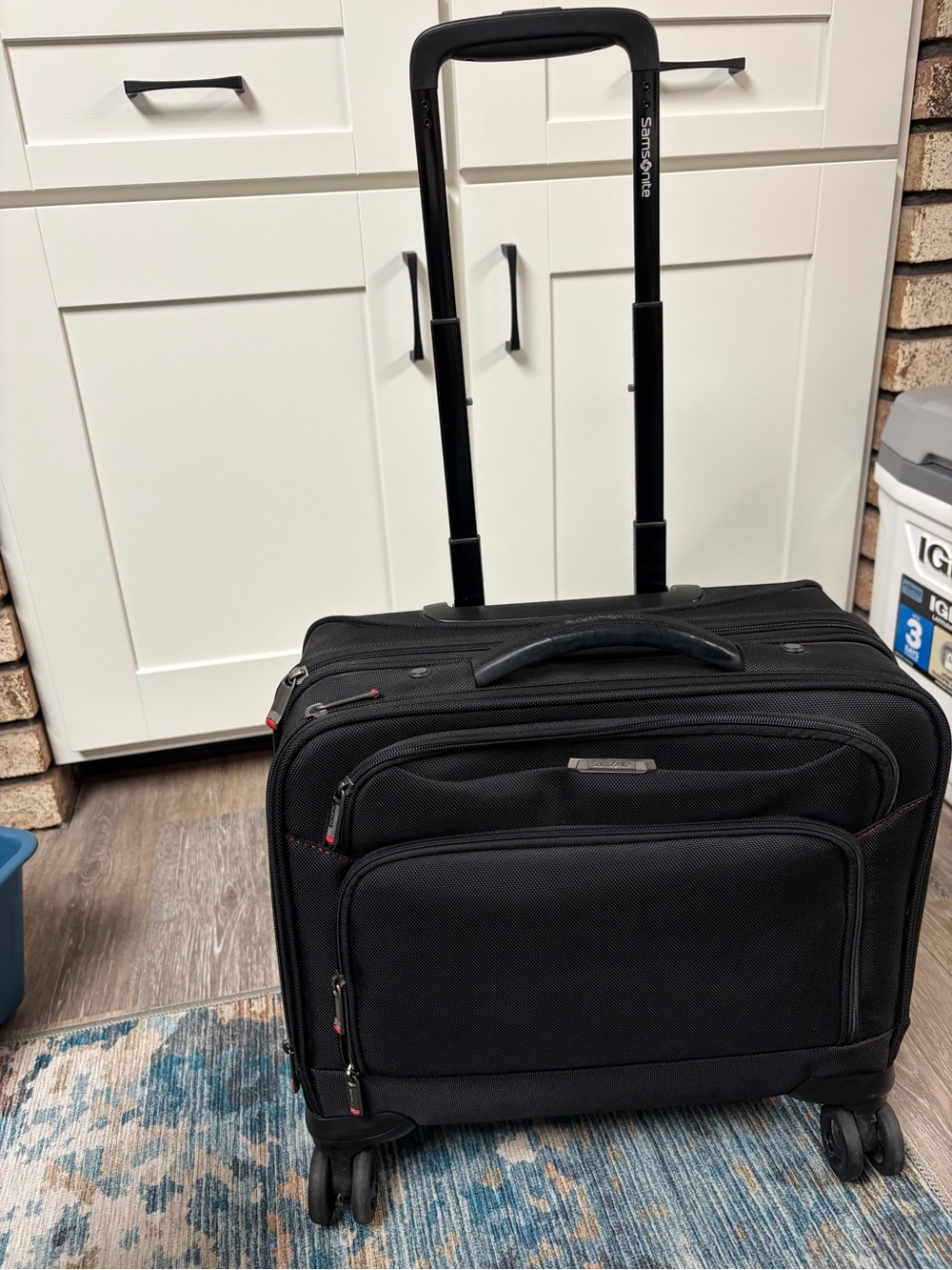 Samsonite Black Rolling Spinner Briefcase with Telescoping Handle